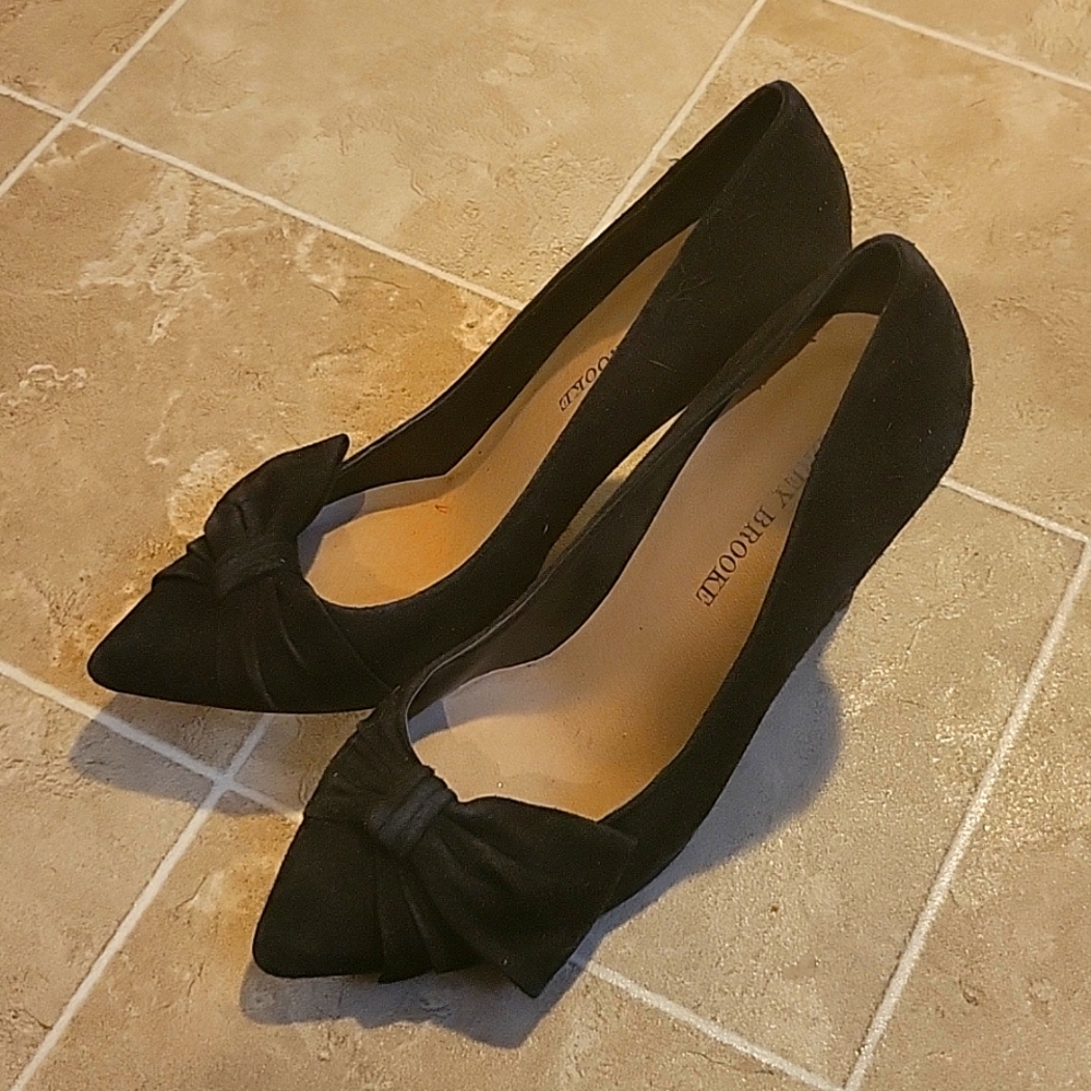 Audrey Brooke Black Bow Suede Size 7.5 Heels